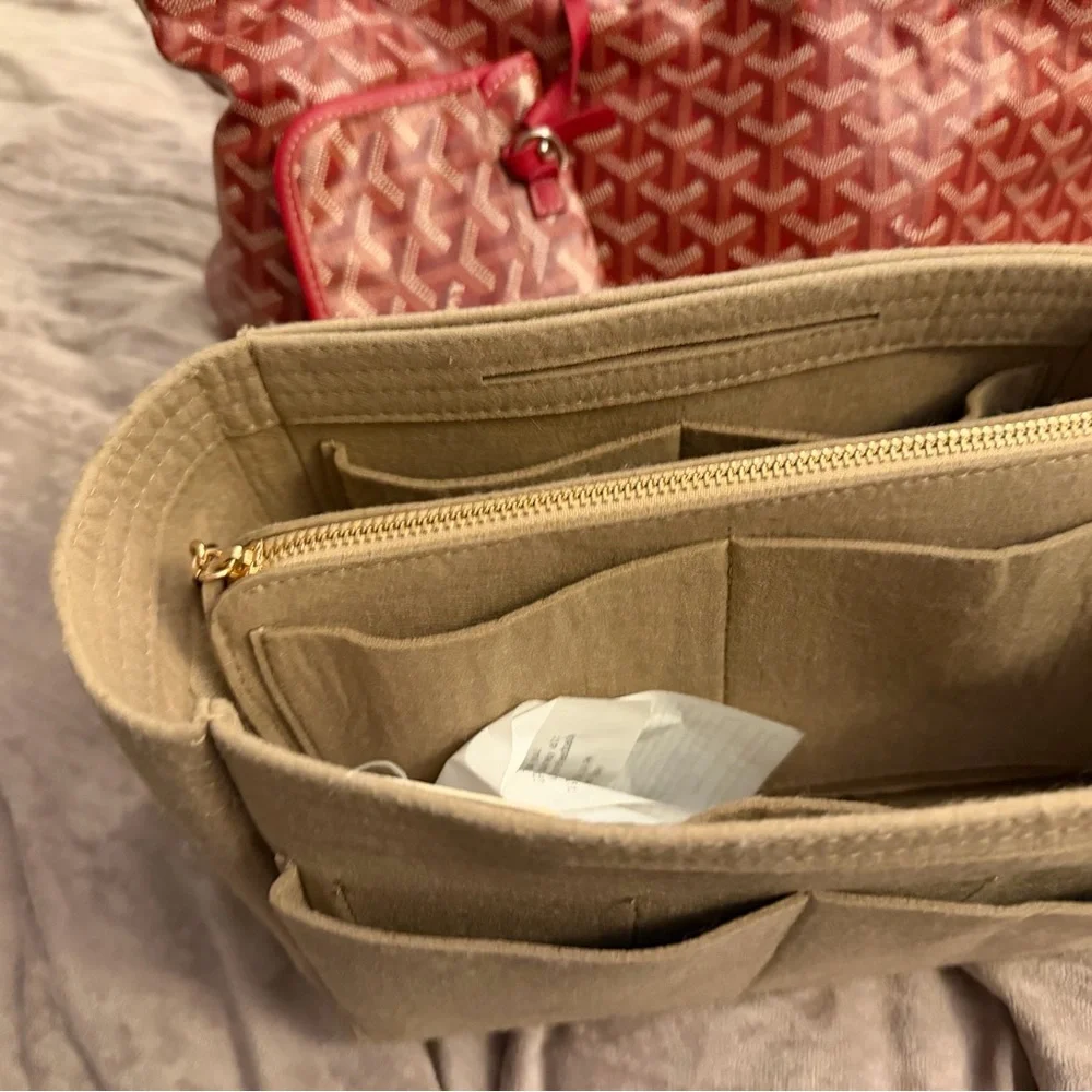 Red Designer-Pattern Tote with Matching Pouch - Picture 9 of 9